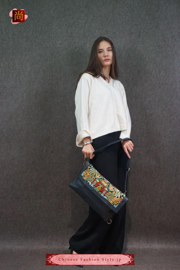 レトロな斜めがけレザーバッグ。アンティーク刺繍が美しいBohoスタイルハンドバッグ #104 4枚目の画像