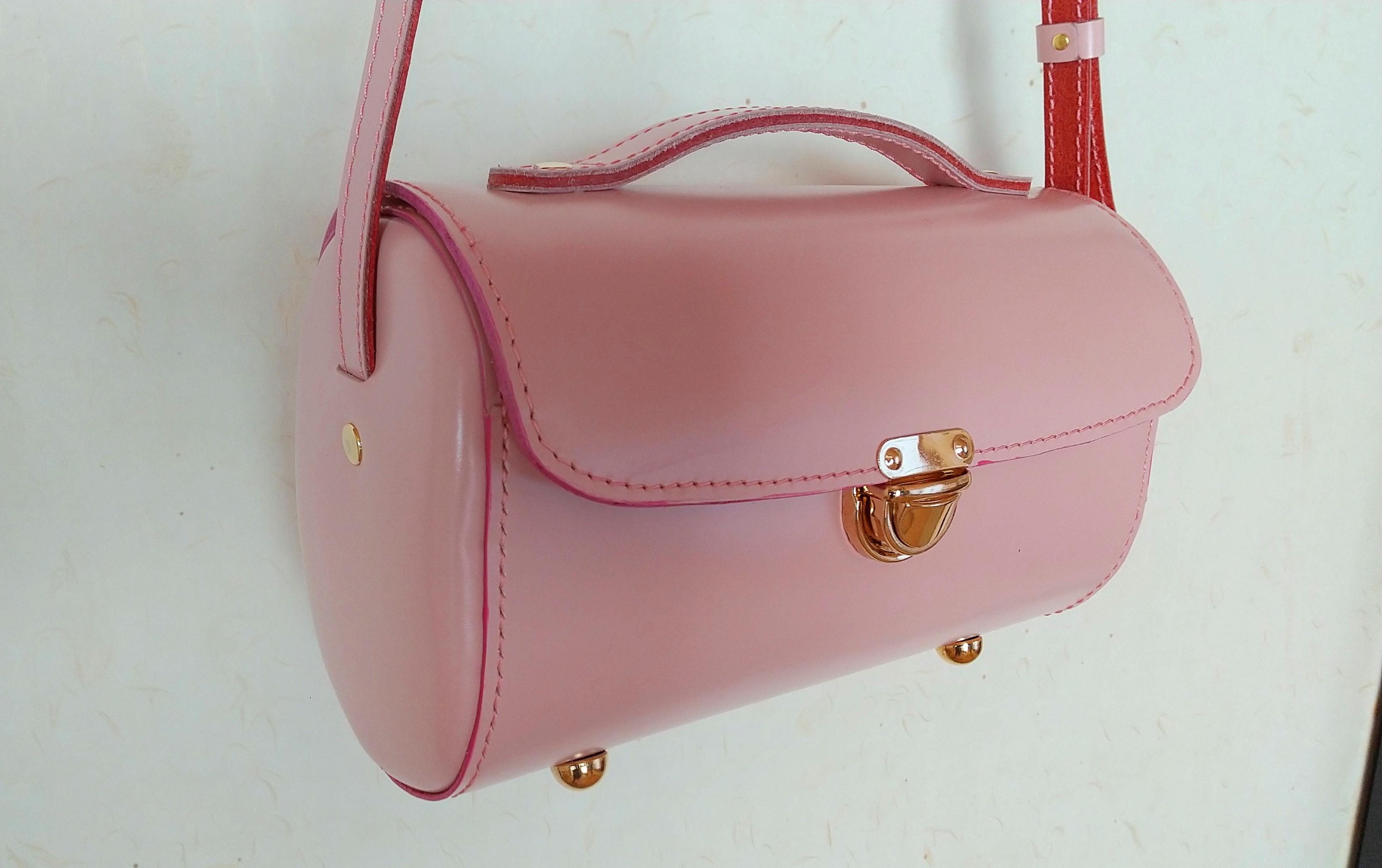 新品/本物】IS/IT　ショルダーバッグ/ピンク×トーフ￥19,800- 新品/本物】IS/IT　ショルダーバッグ/ピンク×トーフ￥19,800-
