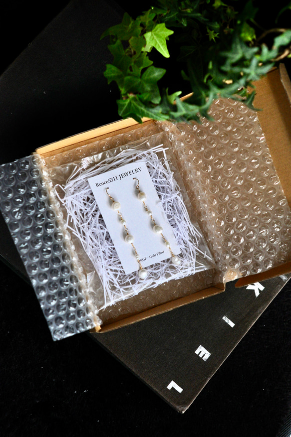 再販　フランス製スパンコールとビジュー　手刺繡のハートのブローチ 10枚目の画像