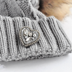 再販　フランス製スパンコールとビジュー　手刺繡のハートのブローチ 6枚目の画像