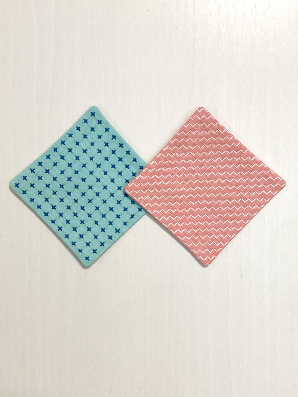 【再販】刺し子コースター　2枚セット　刺繍　段つなぎ　十字　シンプル　北欧　プレゼント　カトラリー　おうちカフェ 2枚目の画像