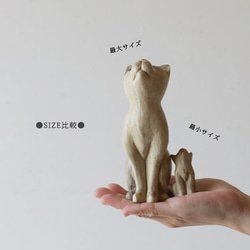 ⁑●２０２２／ＳＡＬＥ●【５匹セット】天然無垢ウッド手彫り木彫りART “上を向く猫家族 ” ネコ置物Q58N 5枚目の画像