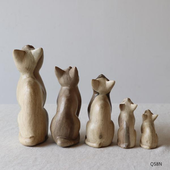 ⁑●２０２２／ＳＡＬＥ●【５匹セット】天然無垢ウッド手彫り木彫りART “上を向く猫家族 ” ネコ置物Q58N 3枚目の画像