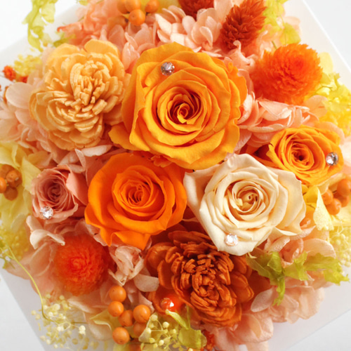 ギフトにもおすすめ！】太陽みたいなあったか元気色のフレームアレンジ