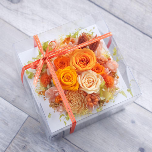 明るい陽のいろ元気カラー、プリザーブドフラワーのフレームアレンジメント