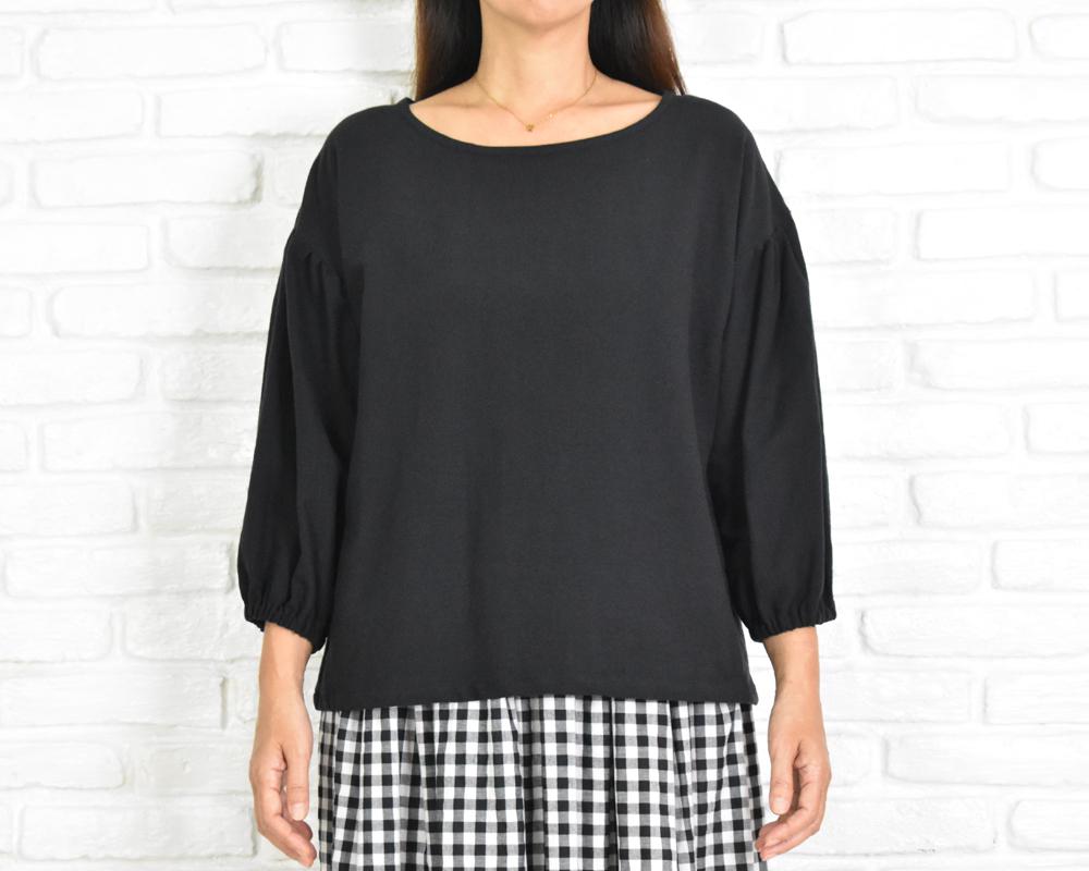 コットン素材のふんわりギャザースリーブブラウス　＜ブラック＞ 4,452円