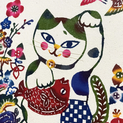 【日本国内送料無料】手染め紅型/招き猫のスクエアファブリックパネル/30cm×30cm/左手緑ハチワレ 2枚目の画像