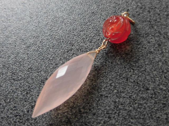 14kgf 高品質トロレアイト×ピンクカルセドニー sale】14kgf ピンクカルセドニー×カーネリアンの上品なペンダント