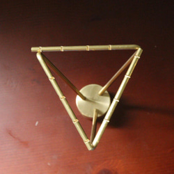 【ピラミッド型 小】ピアススタンド 真鍮 展示 店頭 ディスプレイ 収納 アクセサリースタンド kmetal 5枚目の画像
