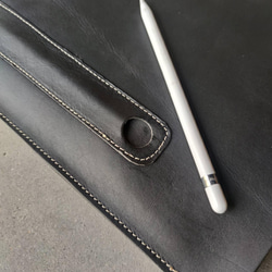 本革iPadスリーブケース　apple pencil用ポケット付き　ヌメ革ブラックレザー　Android対応可能 4枚目の画像