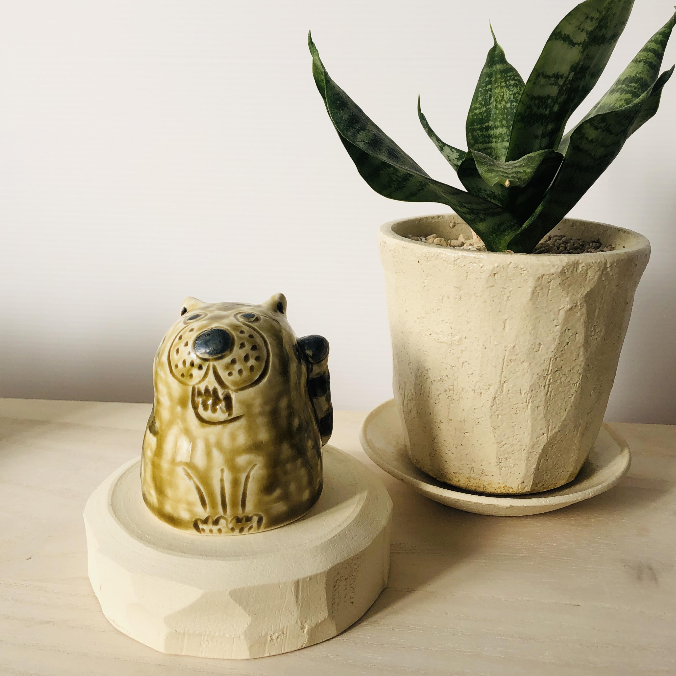 トラの置物  優しきトラ「トラ吉」虎 寅  マスタードイエローゆるかわ陶器