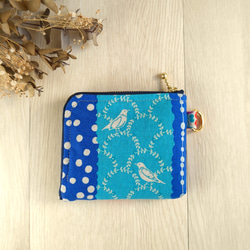鳥が印象的な花とドットのL字ファスナー薄型ミニ財布　ブルー（受注生産品） 2枚目の画像