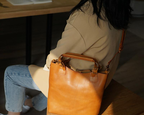 ビュッフルトート』(全3色)バッファローレザー/耐久性に優れた