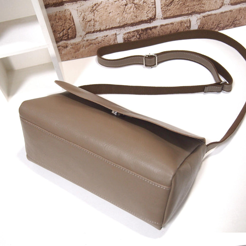 本革　ヌメ革　ハンドメイド　がま口　ポシェット　ショルダーバッグ 楽天市場】ヌメ革 がま口タイプ ショルダーバッグ ネコ