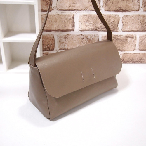 本革　ヌメ革　ハンドメイド　がま口　ポシェット　ショルダーバッグ ☆ハンドメイド ☆日本製☆本革☆ヌメ革・ 経年変化☆カブセ