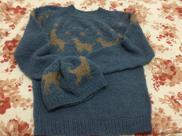 ゴールデンレトリバーのセーター　ペア可能帽子付　丸ヨーク手編み　1枚の値段 1枚目の画像