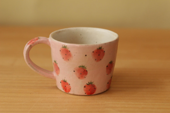 粉紅色草莓杯 第7張的照片