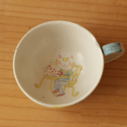 粉狀彩色圓點和貓茶杯。 第5張的照片