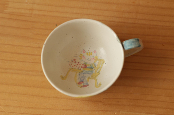 粉狀彩色圓點和貓茶杯。 第5張的照片
