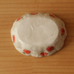橢圓形碗磨碎的草莓（中間）。 第3張的照片