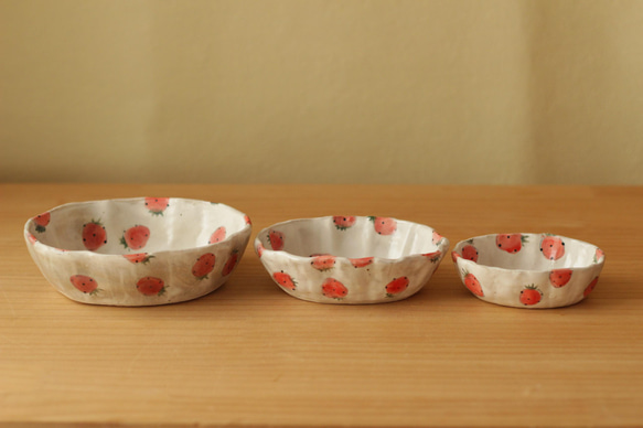 橢圓形碗磨碎的草莓（小）。 第5張的照片