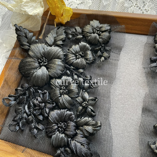 黒 リボン刺繍 ペアモチーフ M2112004 レース curve textile