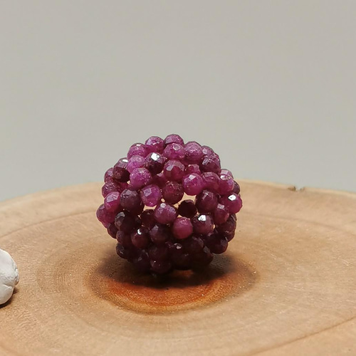 フラーレン 3.3mm 天然ルビー 神聖幾何学の立体 C60 バックミンスター