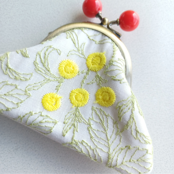 花の刺繍|あめ玉口金|がま口財布|コインケース|赤|黄色|白|アンティーク 2枚目の画像