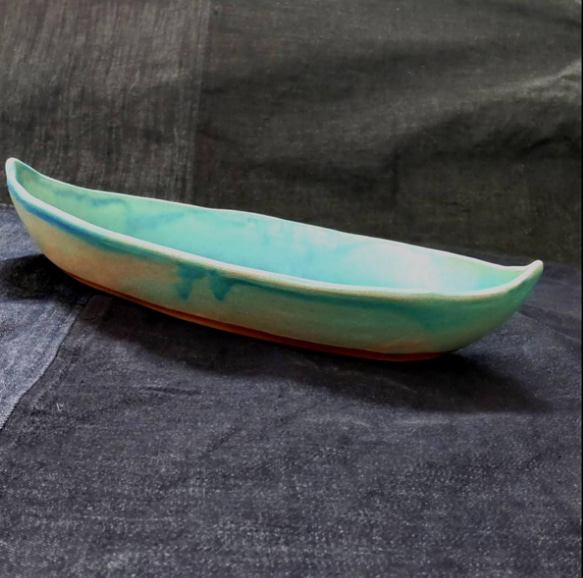 トルコブルーマットの舟形お皿 3枚目の画像