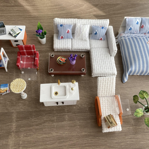 ミニチュアインテリア Amazon.co.jp: ミニドールハウス、LEDライト付きDIYマジック