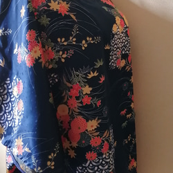 紅葉と菊**小紋の着物から作ったゆったりドルマンシャツ 3枚目の画像
