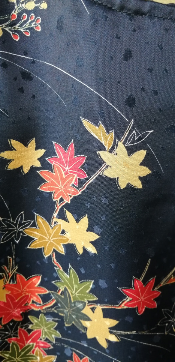 紅葉と菊**小紋の着物から作ったゆったりドルマンシャツ 7枚目の画像