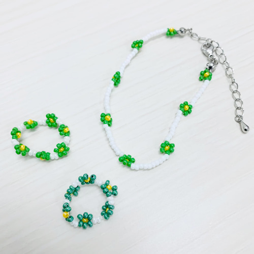 お子さん用、小さな手用、親子でお揃い ビーズフラワー ブレスレット+2  