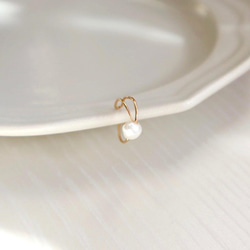 ｛イヤーカフ｝ 14kgf/ one pearl mini ear cuff(片耳） 3枚目の画像