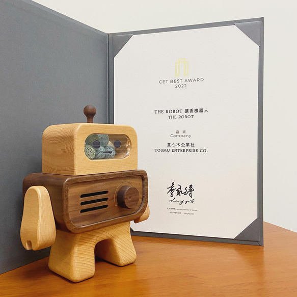 アロマディフューザー 「THE ROBOT」 木製 充電式コードレス アロマポット TOSMU 2枚目の画像