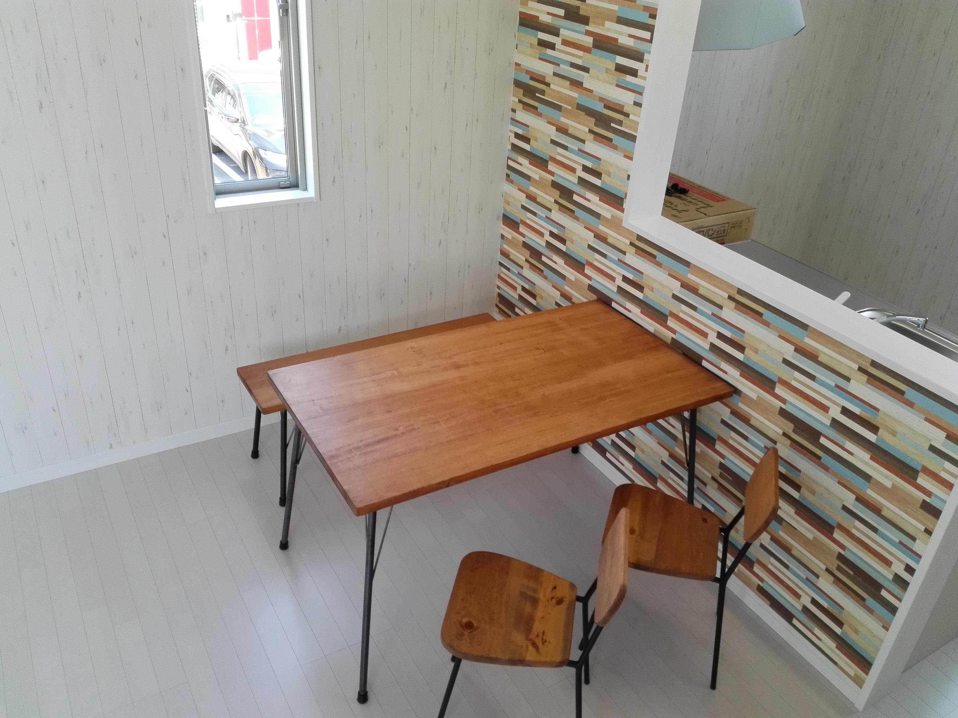 鉄脚テーブル ７０x１３０x高さ７２ｃｍ　カフェ風 　無垢 　アイアンテーブル 鉄脚 無垢ダイニングテーブル　男前