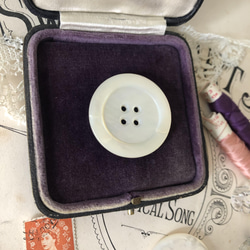 英国で出会った♪大きなヴィクトリアンボタン ｂ/ マザーオブパール製 アンティークボタン 35㎜　白蝶貝 3枚目の画像