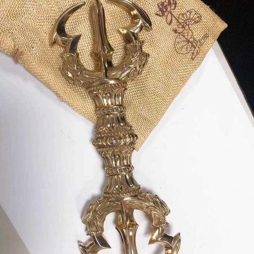 密教法具 四大明王金剛杵 三鈷杵 寺院用仏具 真鍮製 vajra 23cm 密教法具 四大明王金剛杵 三鈷杵 寺院用仏具 真鍮製 vajra 23cm