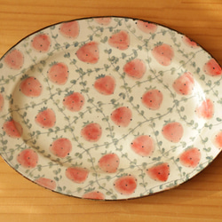 經典草莓粉橢圓形邊緣盤（大）。 第1張的照片