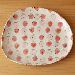 粉紅色和粉紅色草莓的早晨盤子。 第1張的照片