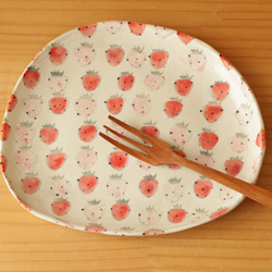粉紅色和粉紅色草莓的早晨盤子。 第5張的照片