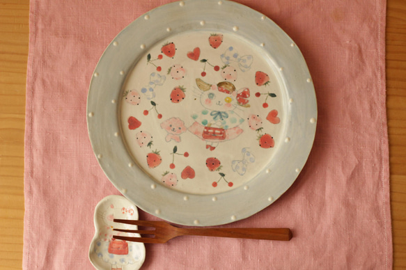 粉藍色圓點時尚貓和粉紅色 mofumo 蓬鬆輪輞板。 第7張的照片