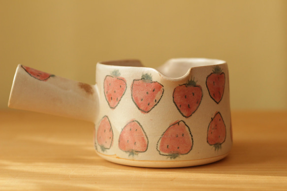 草莓泥鍋牛奶麵包。 第5張的照片