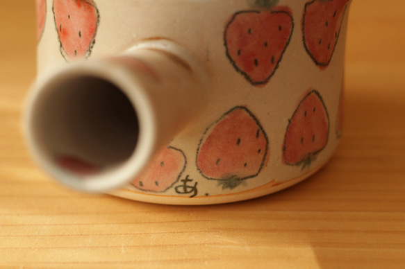 草莓泥鍋牛奶麵包。 第4張的照片
