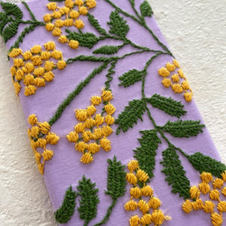 刺繍のミモザ咲き誇るiPhoneケース 4枚目の画像