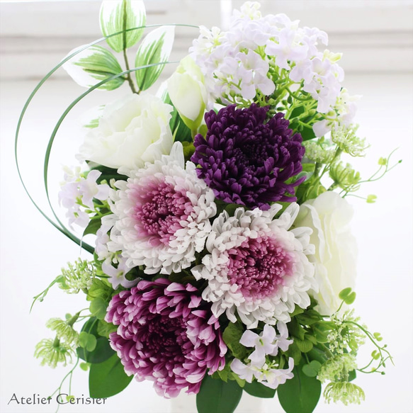 輪菊の仏花＜エテルネル 白紫＞ Mサイズ お供え花 プリザーブドフラワー 白花器 4枚目の画像
