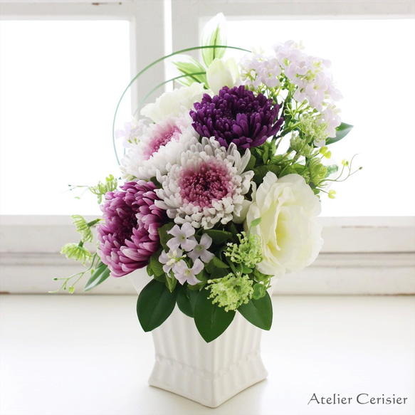 輪菊の仏花＜エテルネル 白紫＞ Mサイズ お供え花 プリザーブドフラワー 白花器 3枚目の画像