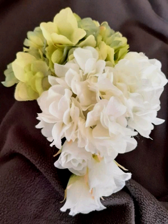 値下げしました!⁑アジサイの髪飾り⁑グリーン＆ホワイト