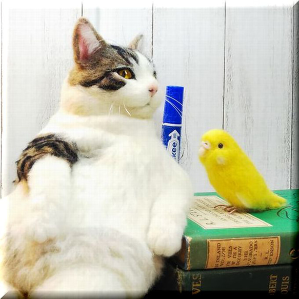 羊毛フェルト　猫　キジシロ猫さんとセキセイインコさん　キジ白　ねこ　ネコ　猫フィギュア　 11枚目の画像