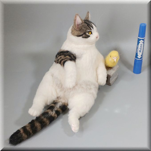 羊毛フェルト 猫 キジシロ猫さんとセキセイインコさん キジ白 ねこ